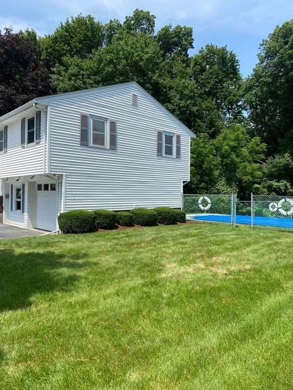 9 Adrienne Road Walpole, MA 02032 - Photo 3 of 36 Gallery Image 3
