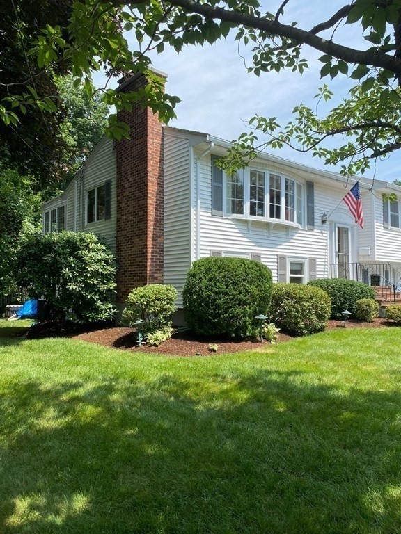 9 Adrienne Road Walpole, MA 02032 - Photo 4 of 36 Gallery Image 4