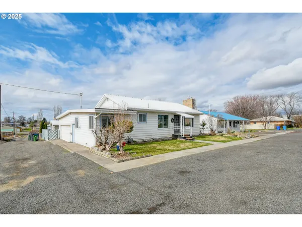 $349,000 | 444 North 3rd Street, Athena, OR 97813