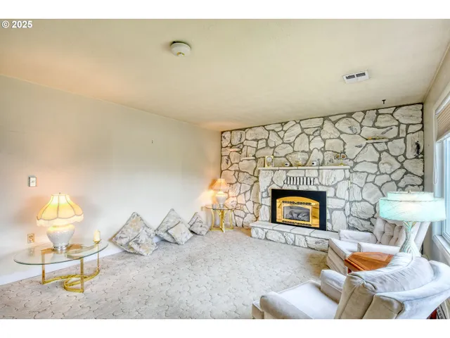 $359,000 | 444 North 3rd Street, Athena, OR 97813