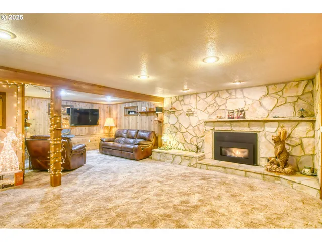 $359,000 | 444 North 3rd Street, Athena, OR 97813