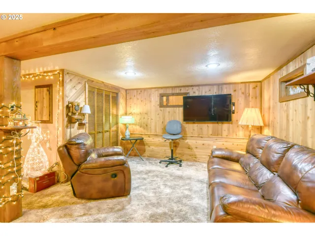 $359,000 | 444 North 3rd Street, Athena, OR 97813