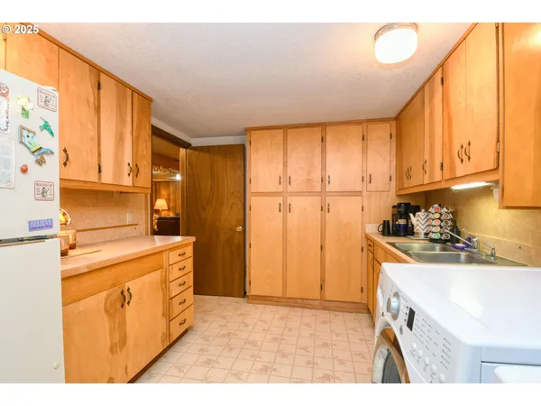 $349,000 | 444 North 3rd Street, Athena, OR 97813