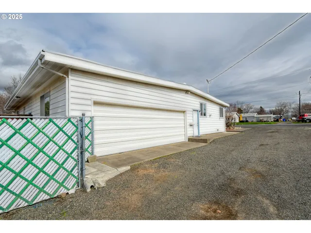 $359,000 | 444 North 3rd Street, Athena, OR 97813