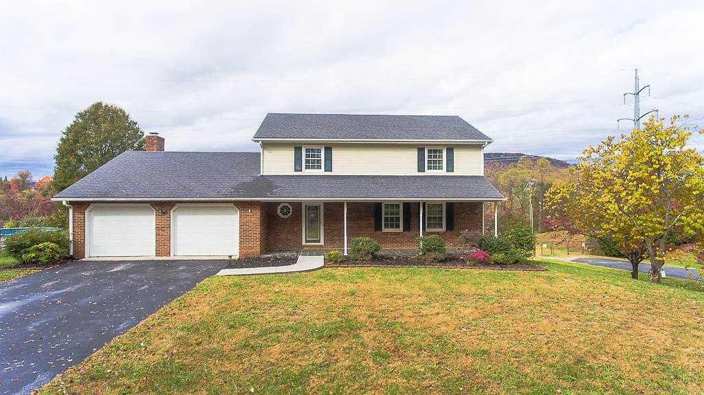 18 Stayman Road Roanoke, VA 24019 - Photo 2 of 41 DJI_0154