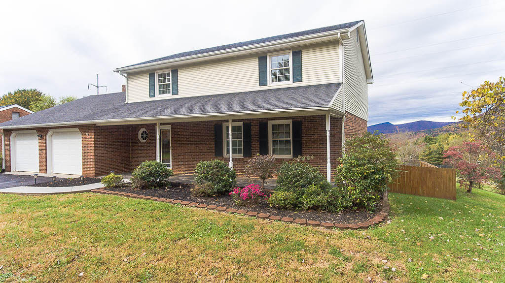 18 Stayman Road Roanoke, VA 24019 - Photo 5 of 41 DJI_0162