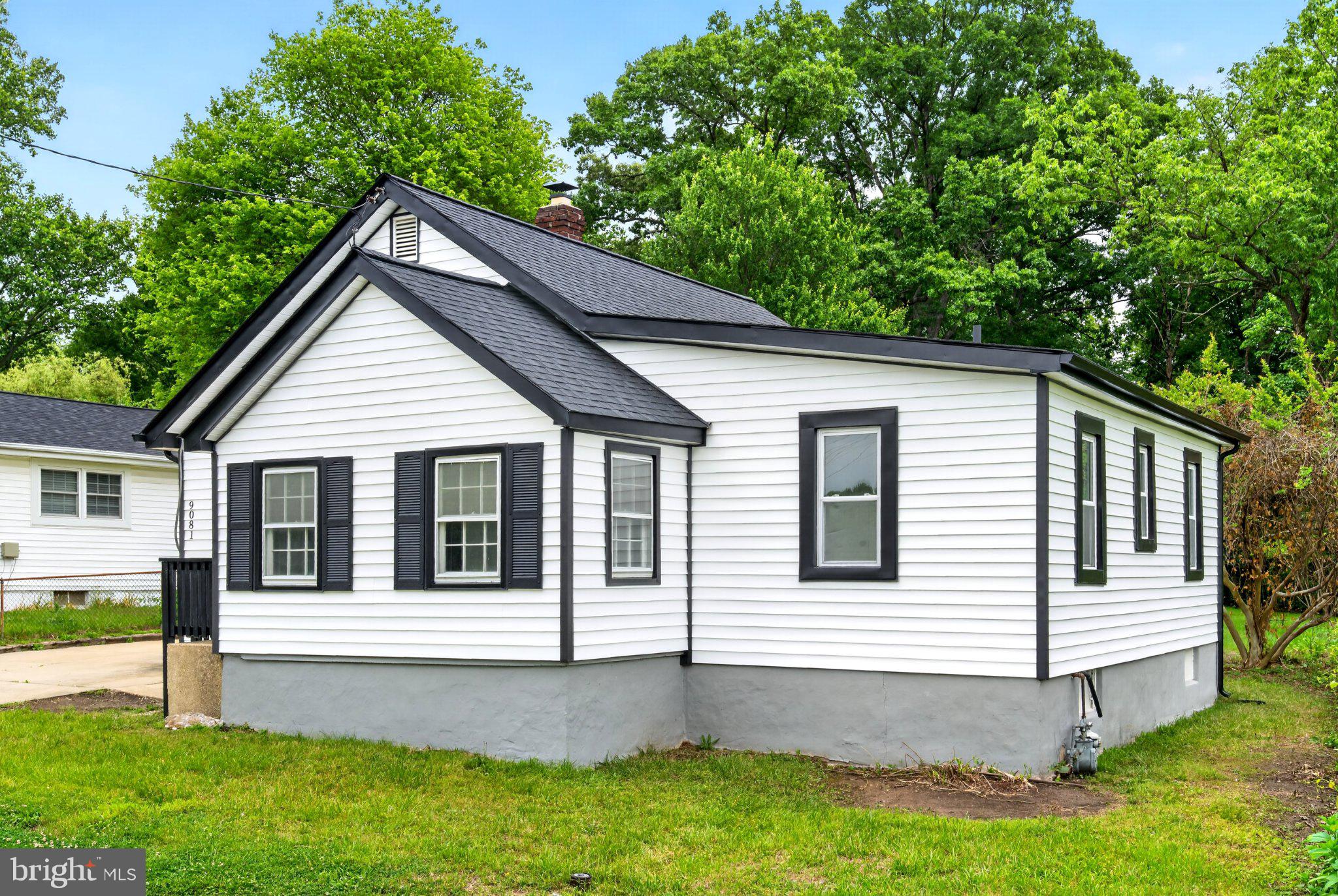 9081 Dumhart Road Laurel, MD 20723 - Photo 4 of 45 Charming home with classic appeal.