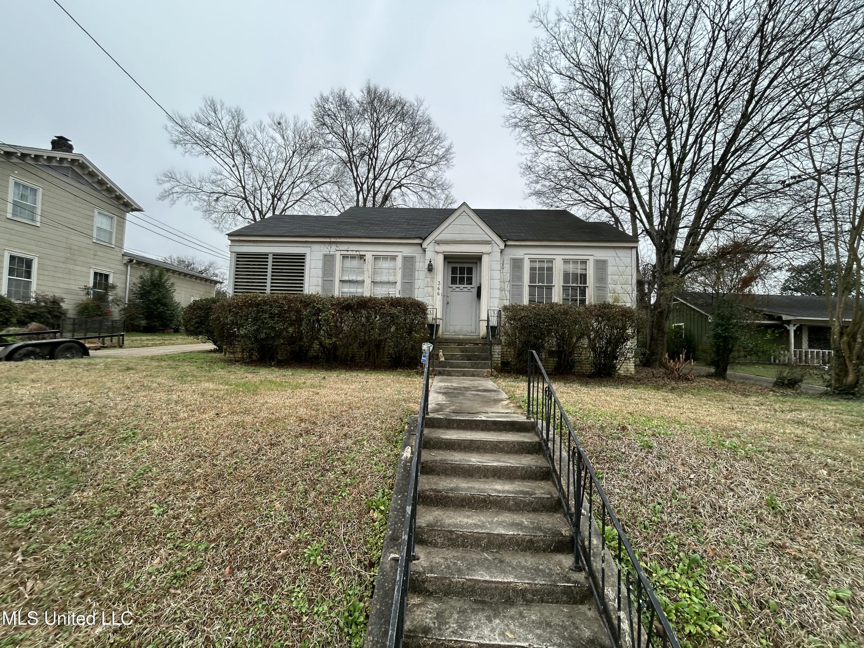366 East Center Street Canton, MS 39046 - Photo 2 of 14 IMG_5934
