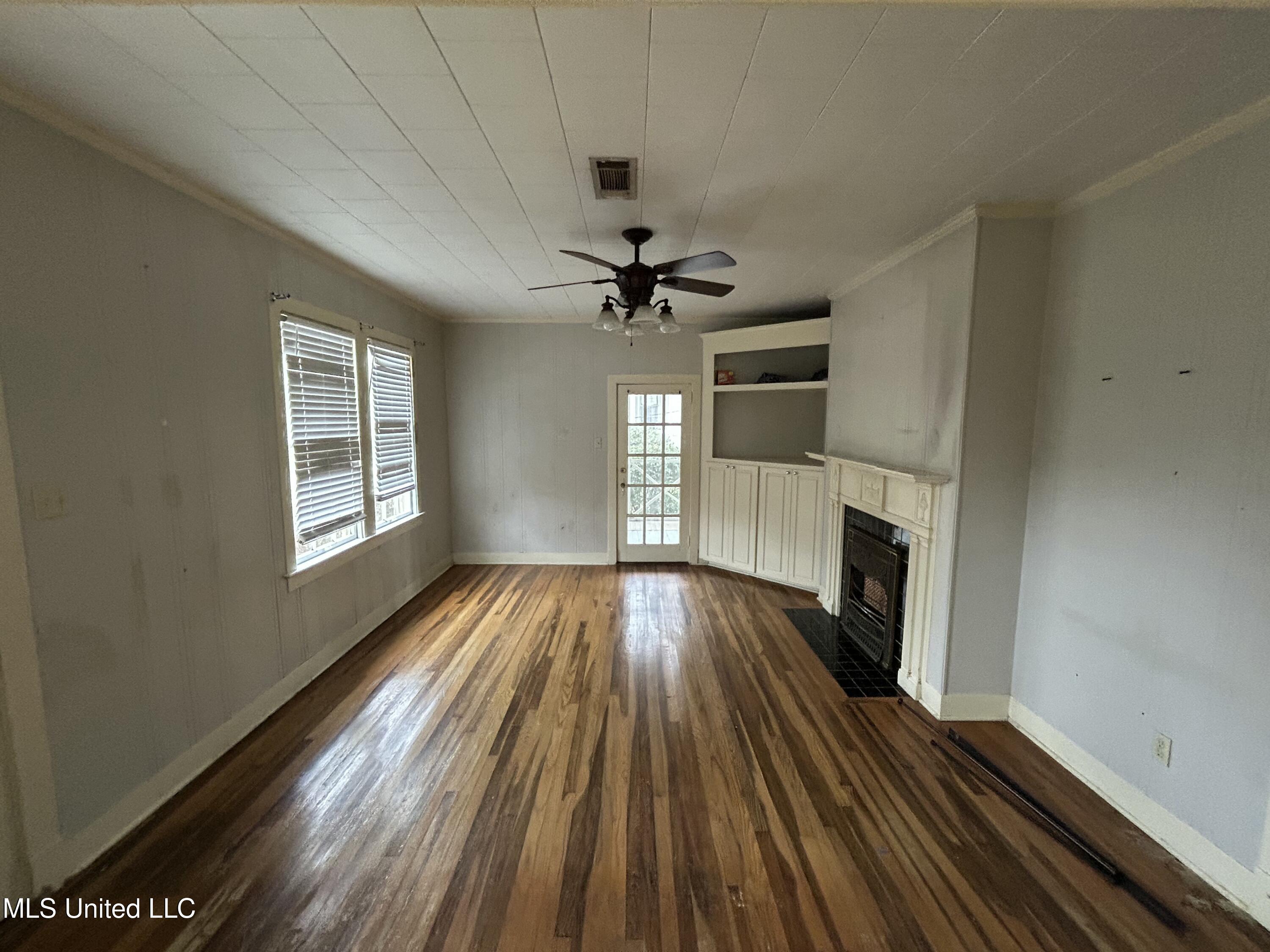 366 East Center Street Canton, MS 39046 - Photo 3 of 14 IMG_5927
