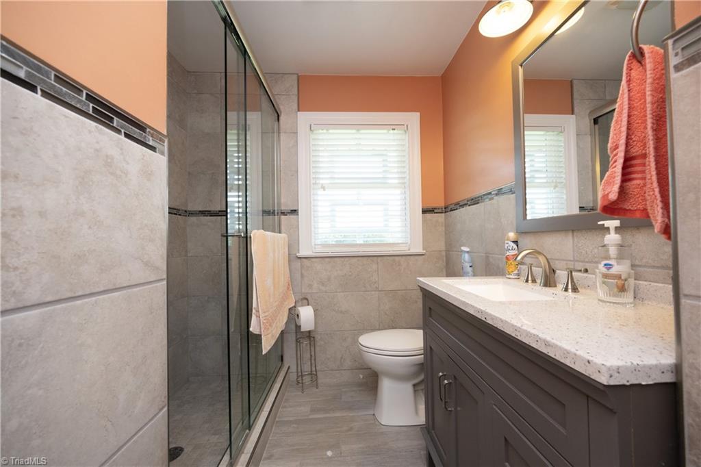 6110 Union Ridge Road Burlington, NC 27217 - Photo 19 of 47 Full Bathroom