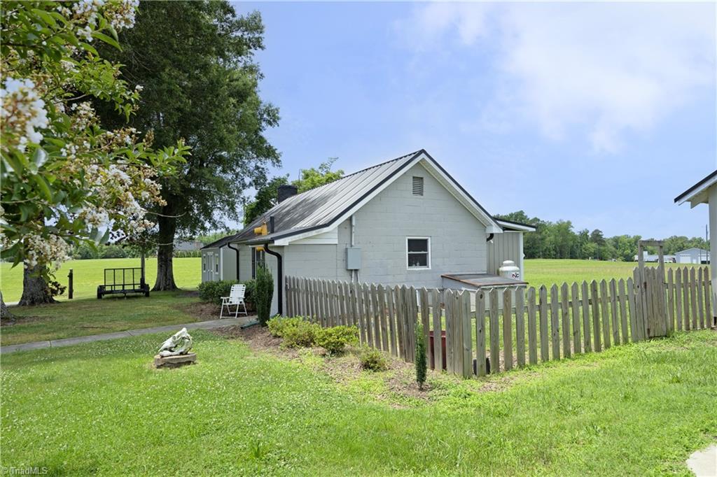 6110 Union Ridge Road Burlington, NC 27217 - Photo 20 of 47 Guest Cottage