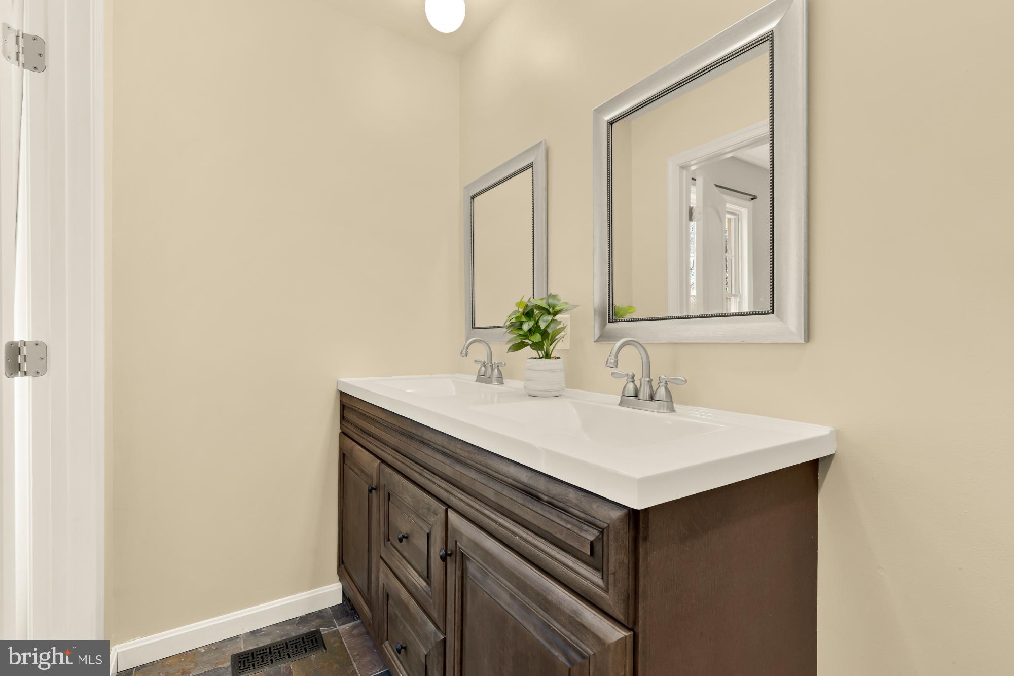 2205 Cherry Hill Road Dumfries, VA 22026 - Photo 22 of 40 Primary En-Suite Bath