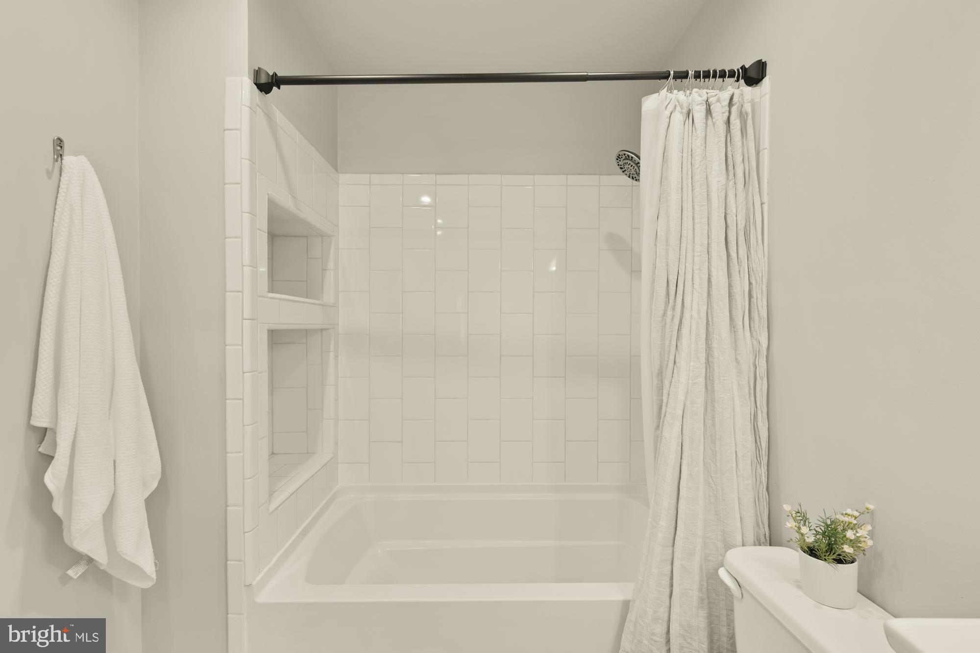 2205 Cherry Hill Road Dumfries, VA 22026 - Photo 27 of 40 Hall Bath