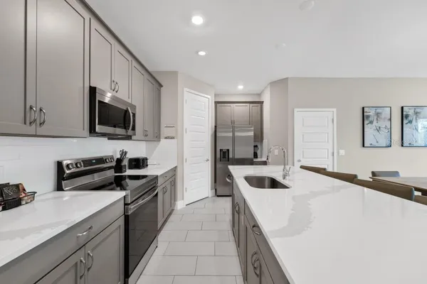 $2,850 | 7846 Spectrum Drive, Reunion, FL 34747