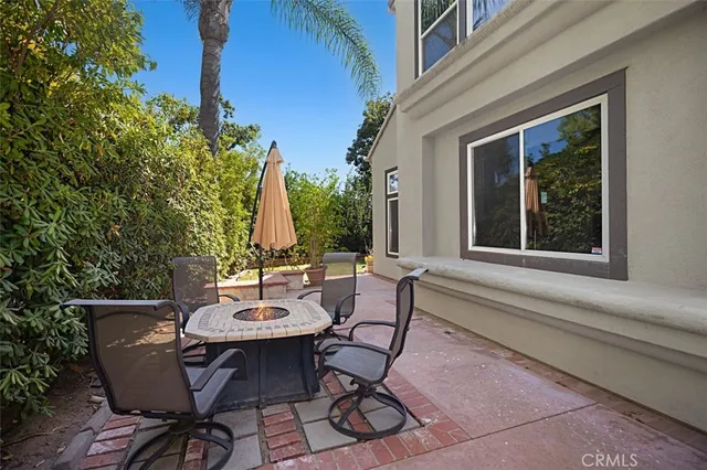 a view of a backyard with sitting area and furniture
