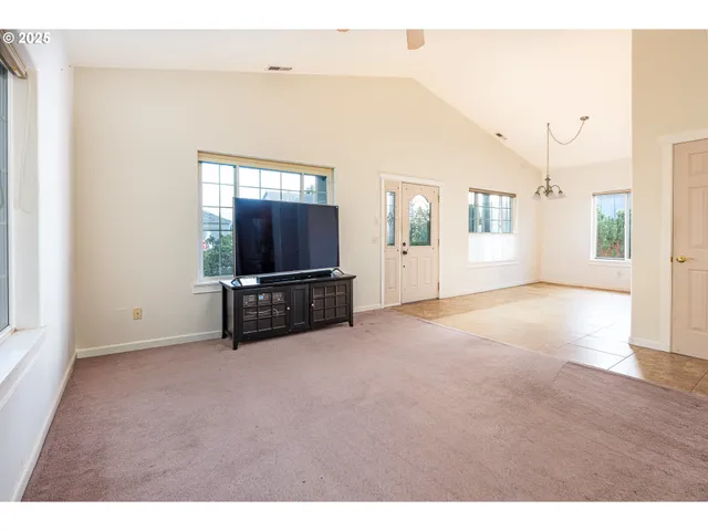 $459,900 | 83 Sunday Drive, Creswell, OR 97426