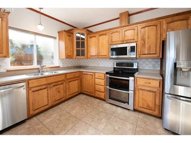 $459,900 | 83 Sunday Drive, Creswell, OR 97426