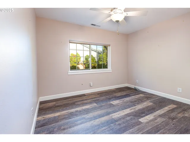 $459,900 | 83 Sunday Drive, Creswell, OR 97426