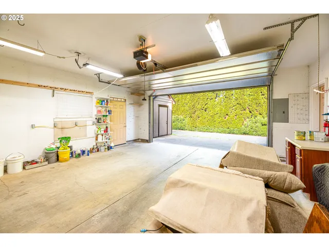 $459,900 | 83 Sunday Drive, Creswell, OR 97426