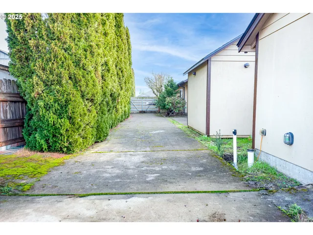 $459,900 | 83 Sunday Drive, Creswell, OR 97426