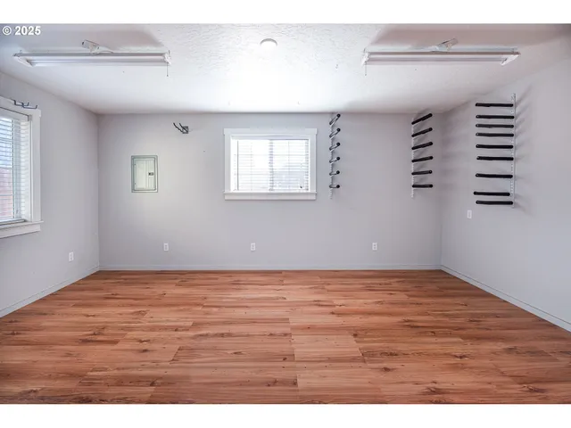 $459,900 | 83 Sunday Drive, Creswell, OR 97426