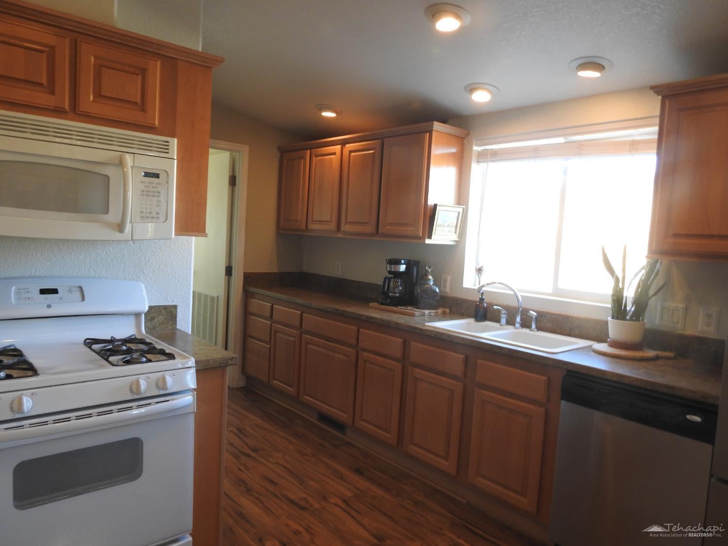 16220 Tehachapi Willow Springs Road Tehachapi, CA 93561 - Photo 12 of 31 Gallery Image 12