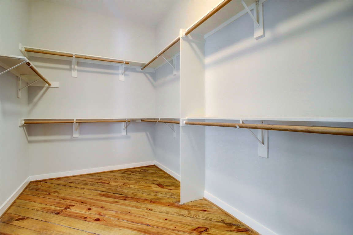 910 Malone Street, Unit 104 Houston, TX 77007 - Photo 35 of 44 Alternate view of Primary Closet, will suite the largest wardrobe