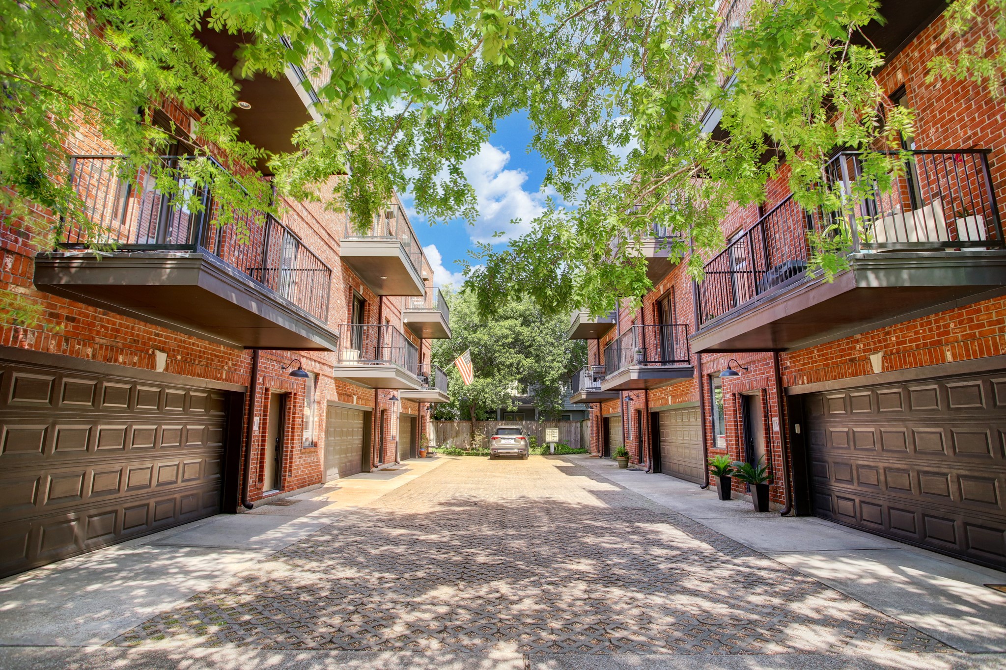 910 Malone Street, Unit 104 Houston, TX 77007 - Photo 5 of 44 Eden Gardens is a unique subdivision of six town homes distinguished by timeless all-brick architecture, boasting an impressive private motor court and coveted guest parking in front