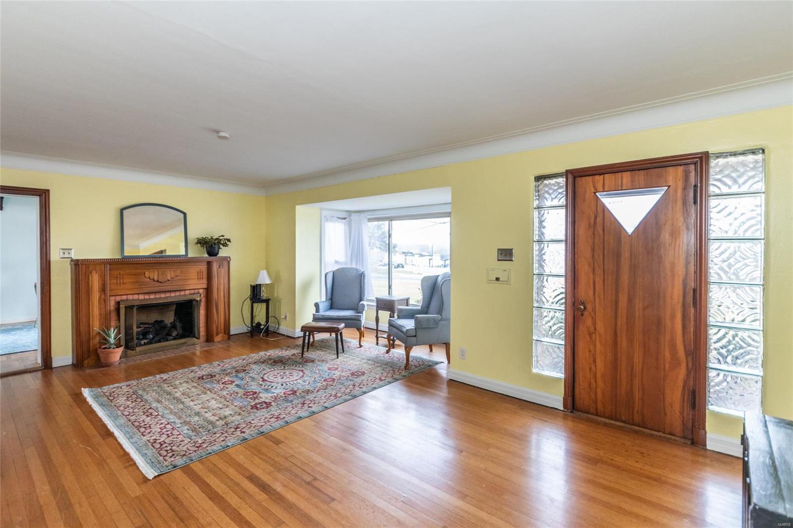 6624 Heege Road St. Louis, MO 63123 - Photo 3 of 32 Gallery Image 3