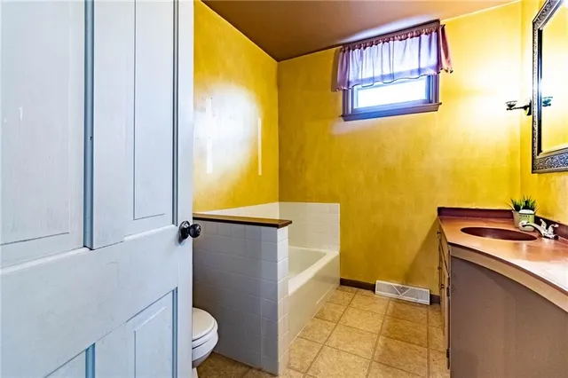 $448,000 | 10368 Northwest Hwy O, Blairstown, MO 64726