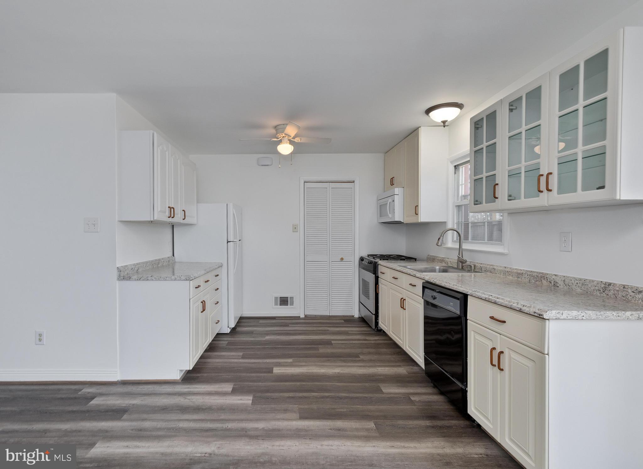 4114 Lees Corner Road Chantilly, VA 20151 - Photo 6 of 24