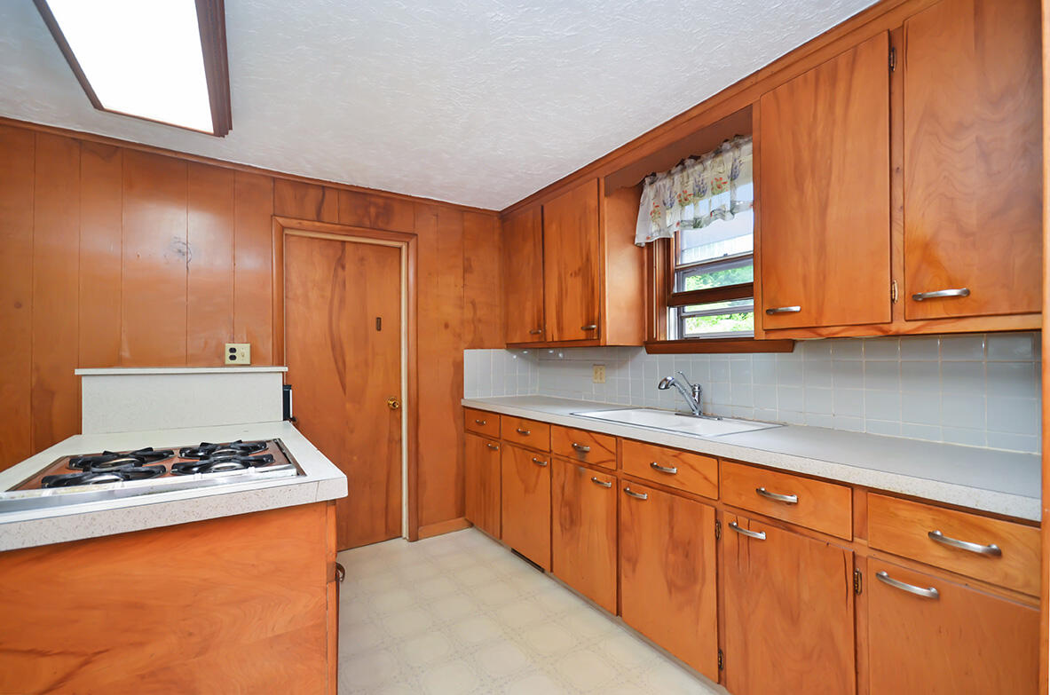 1816 Nazareth Road Kalamazoo, MI 49048 - Photo 6 of 22 006-1816-nazareth-rd-kalamazoo-mi-49048
