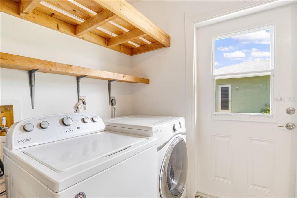 1312 Jamaica Road Venice, FL 34293 - Photo 33 of 35 Laundry in garage