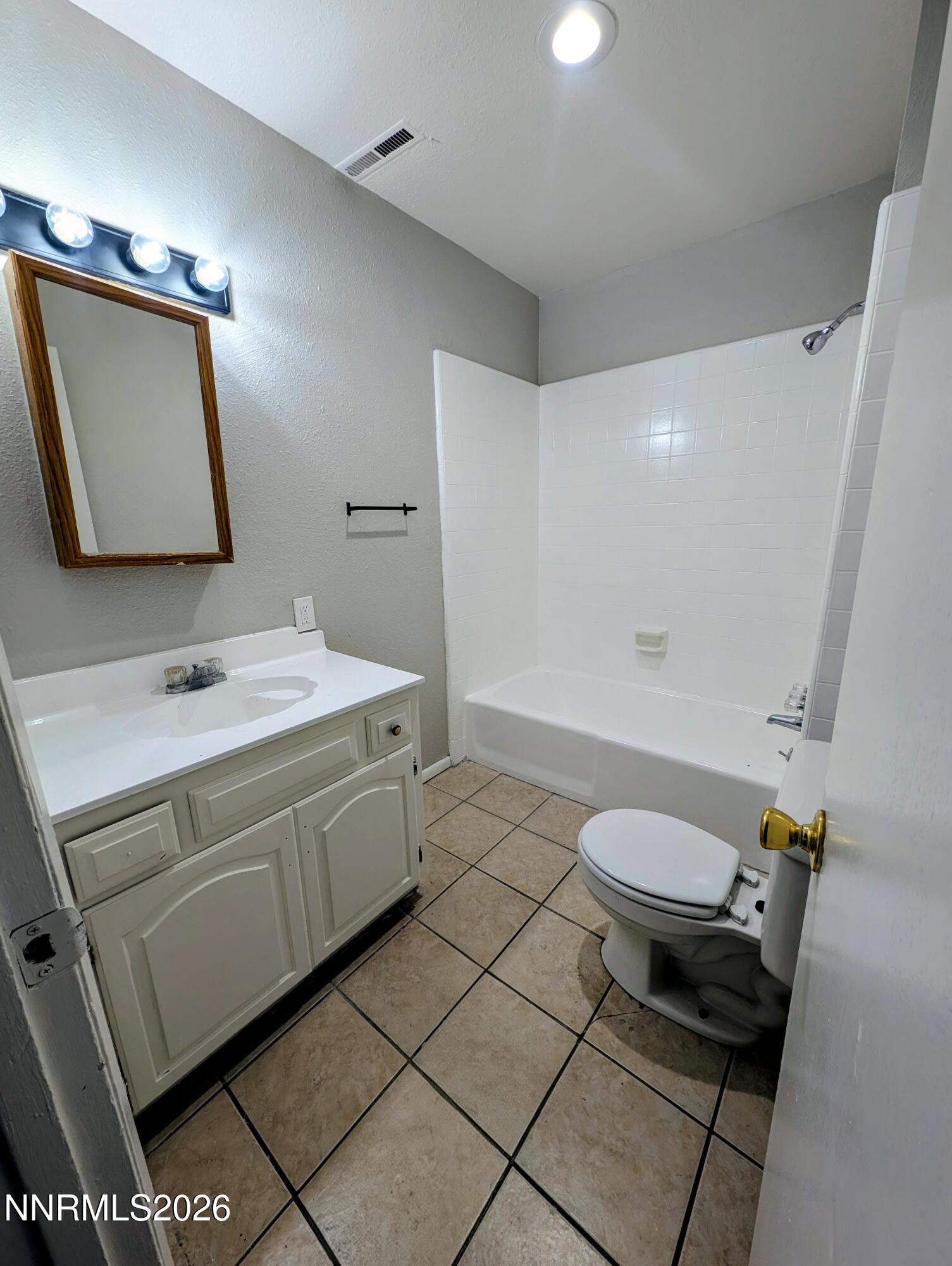 367 Connelly Street Hawthorne, NV 89415 - Photo 14 of 32 a bathroom with a sink toilet and shower