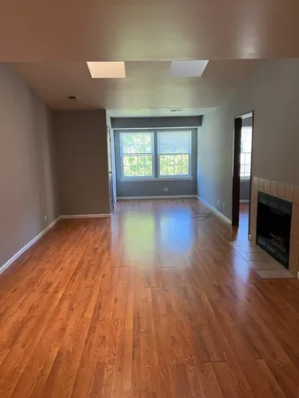 $1,900 | 1205 Wyndham Court, Unit 202, Palatine, IL 60074