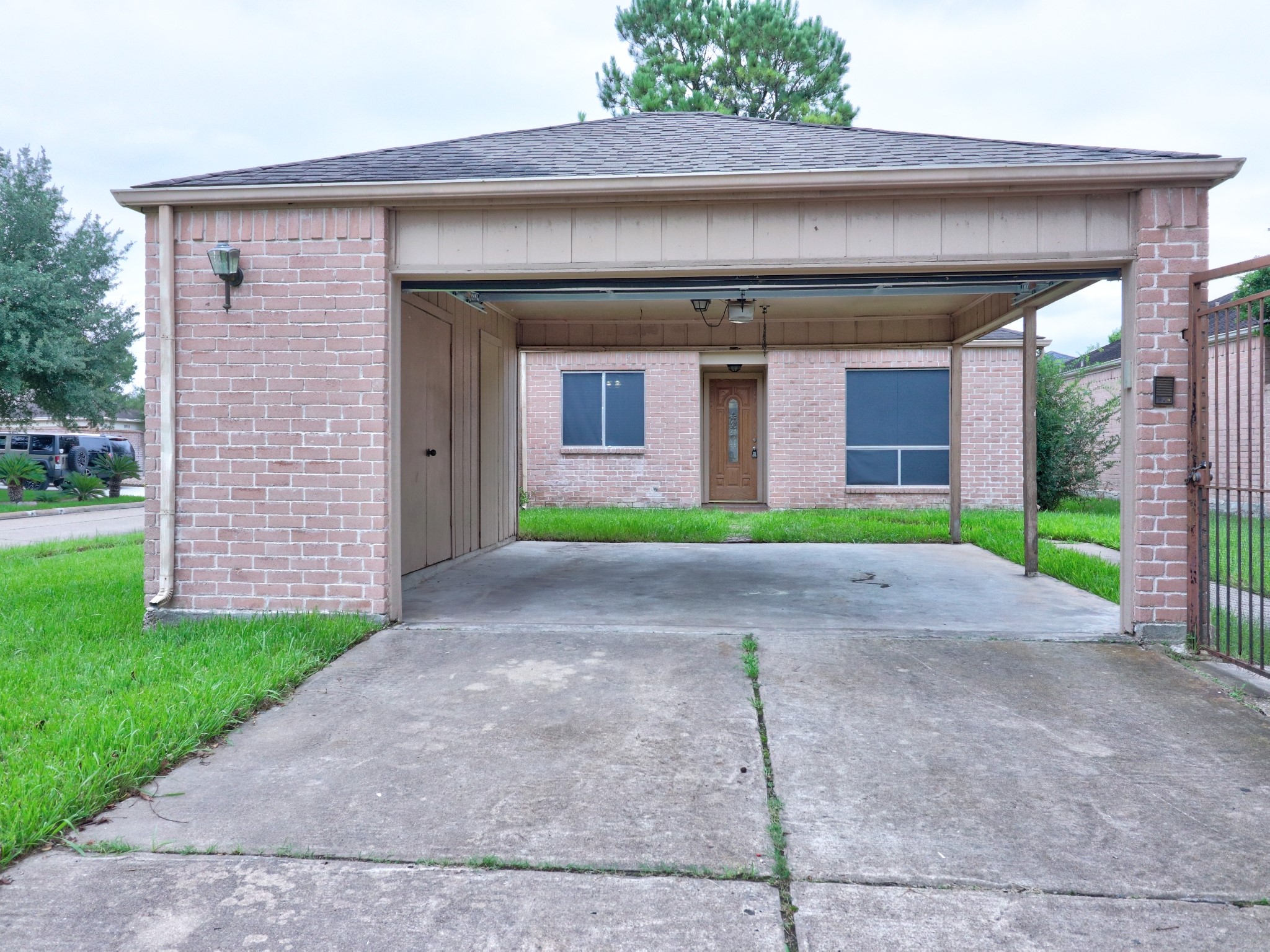 9203 Danforth Way Houston, TX 77083 - Photo 2 of 24