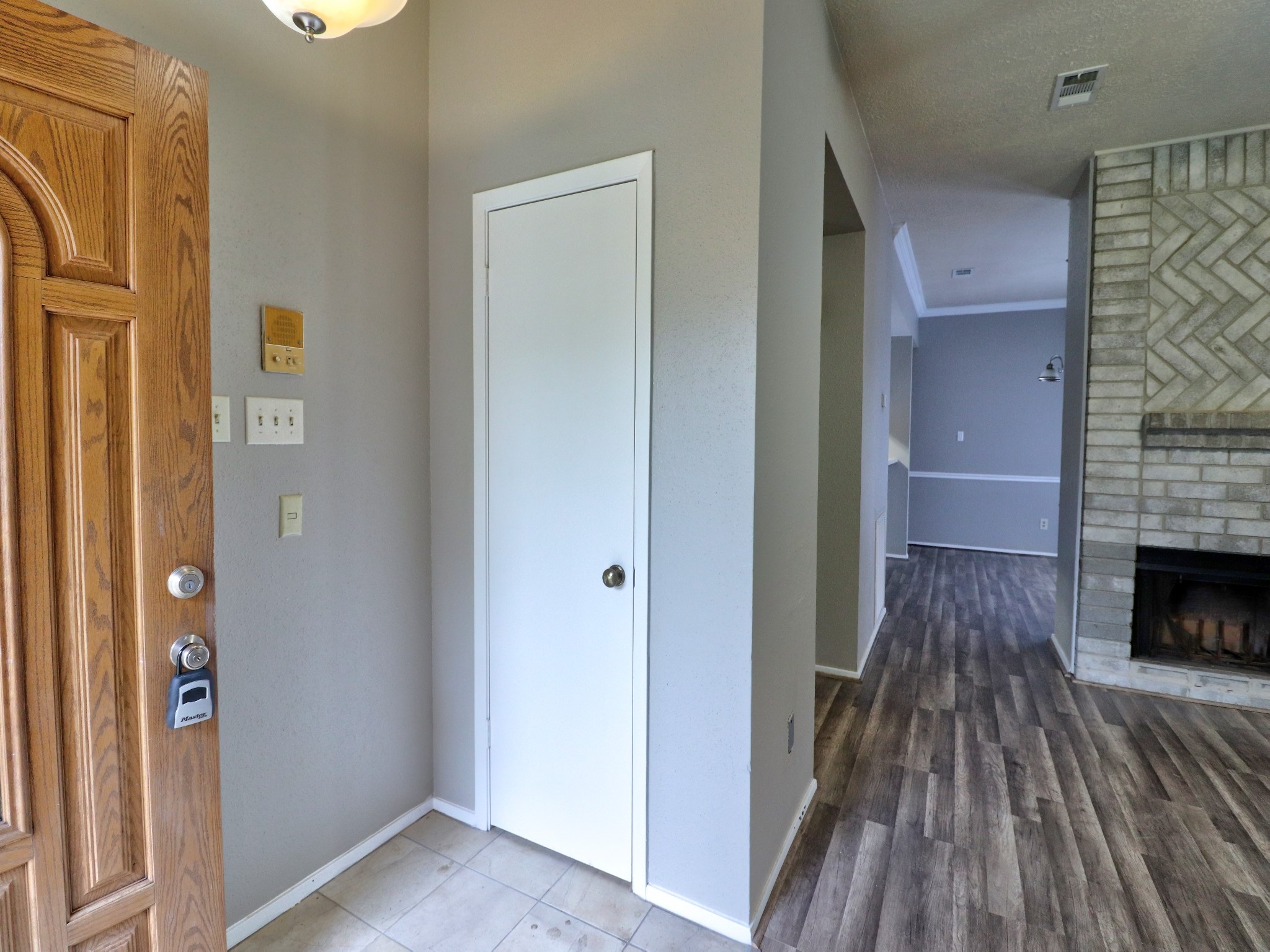 9203 Danforth Way Houston, TX 77083 - Photo 5 of 24