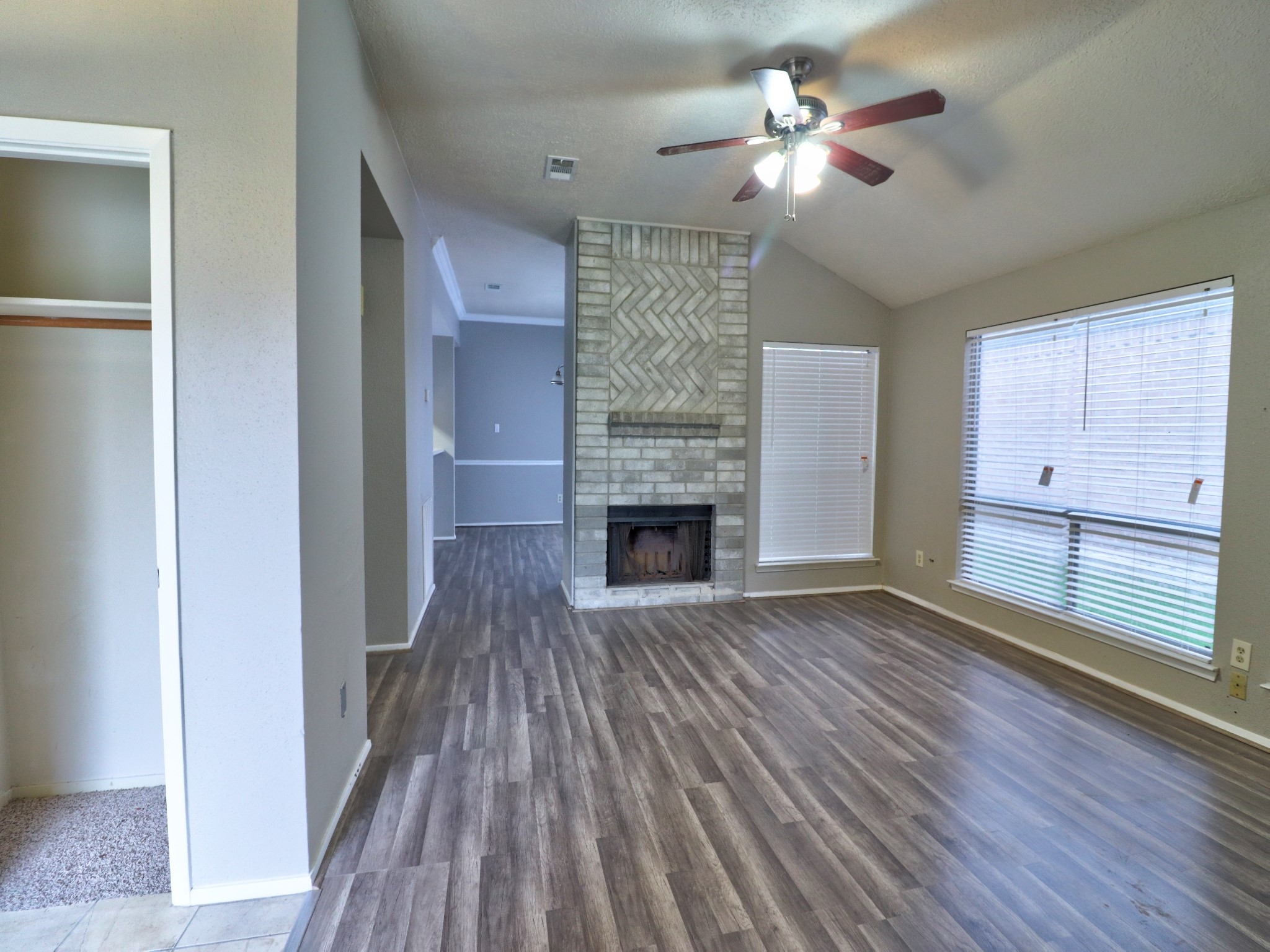 9203 Danforth Way Houston, TX 77083 - Photo 6 of 24