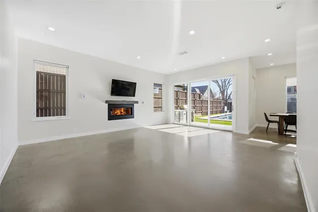 a view of livingroom with furniture