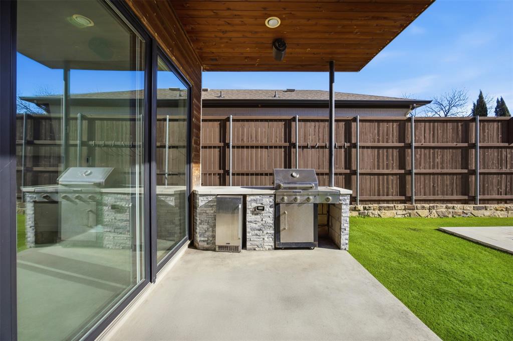 5326 Manett Street Dallas, TX 75206 - Photo 30 of 36 a kitchen with a table and chairs