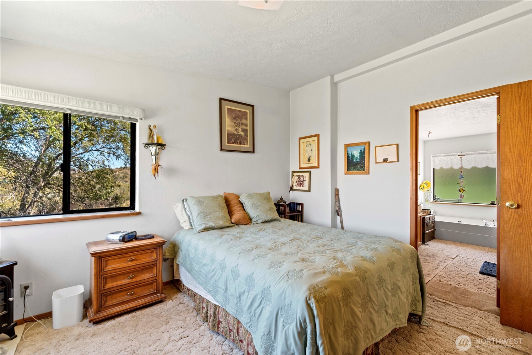 106 Silvest Road Orondo, WA 98843 - Photo 26 of 38 a bedroom with a bed and a window