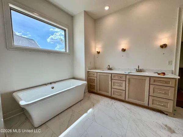 $777,000 | 324 Oakworth Drive, Hernando, MS 38632