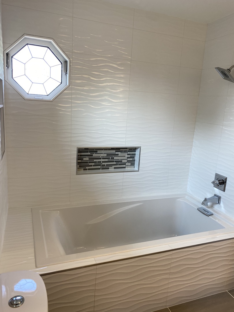 8211 43rd Place Lyons, IL 60534 - Photo 21 of 25 a view of bathroom with bathtub and shower