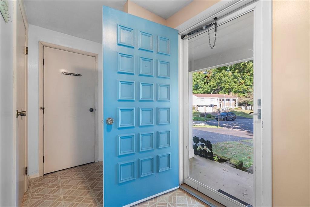 10 Quail Court Export, PA 15632 - Photo 7 of 50 Light, bright and welcoming!!