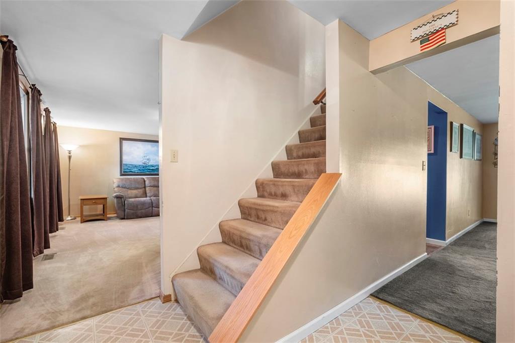 10 Quail Court Export, PA 15632 - Photo 8 of 50 Large foyer with neutral colors and vinyl flooring.
