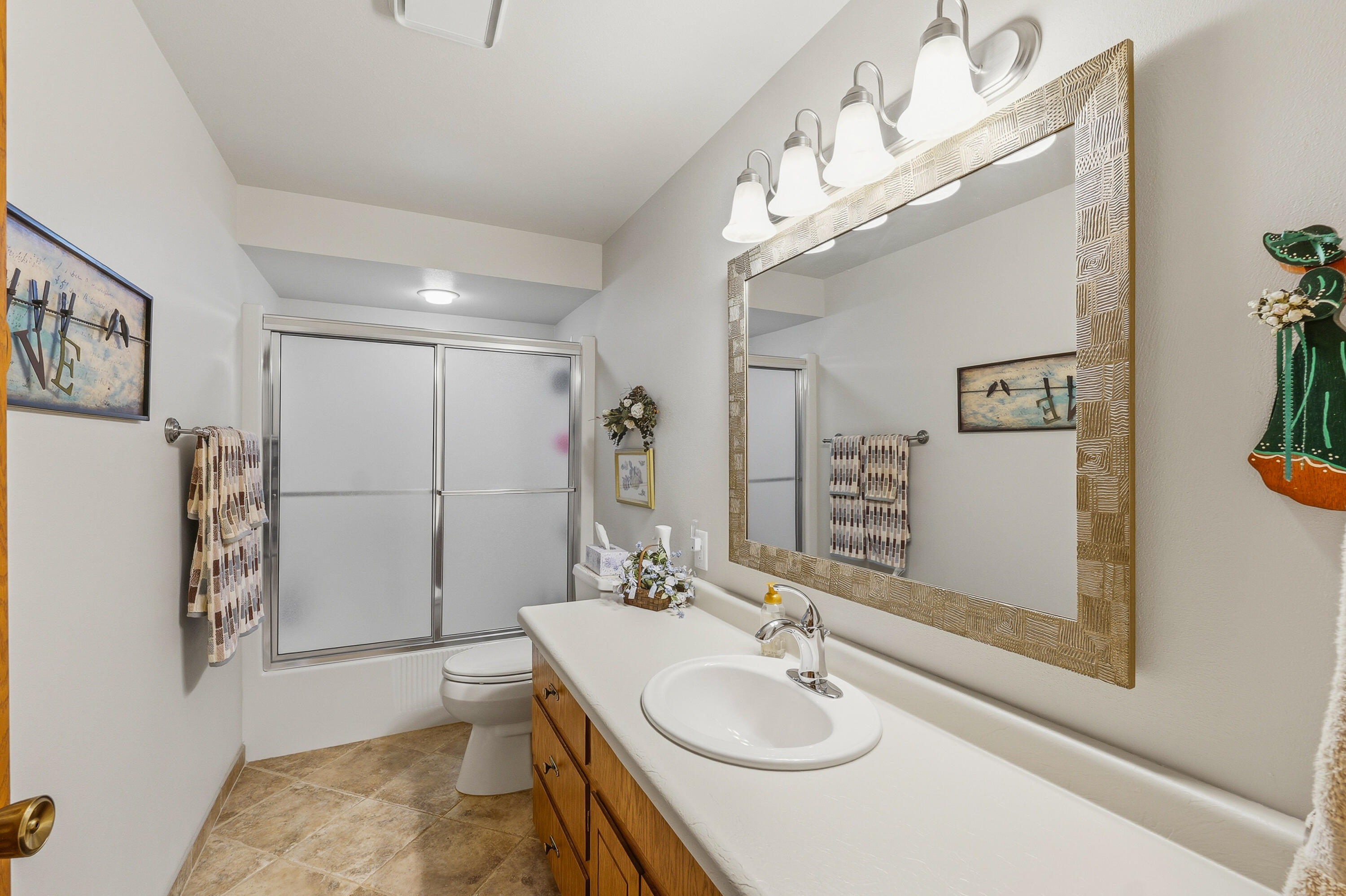 1237 Audubon Road Howards Grove, WI 53083 - Photo 17 of 31 Full Bath with ShowerTub