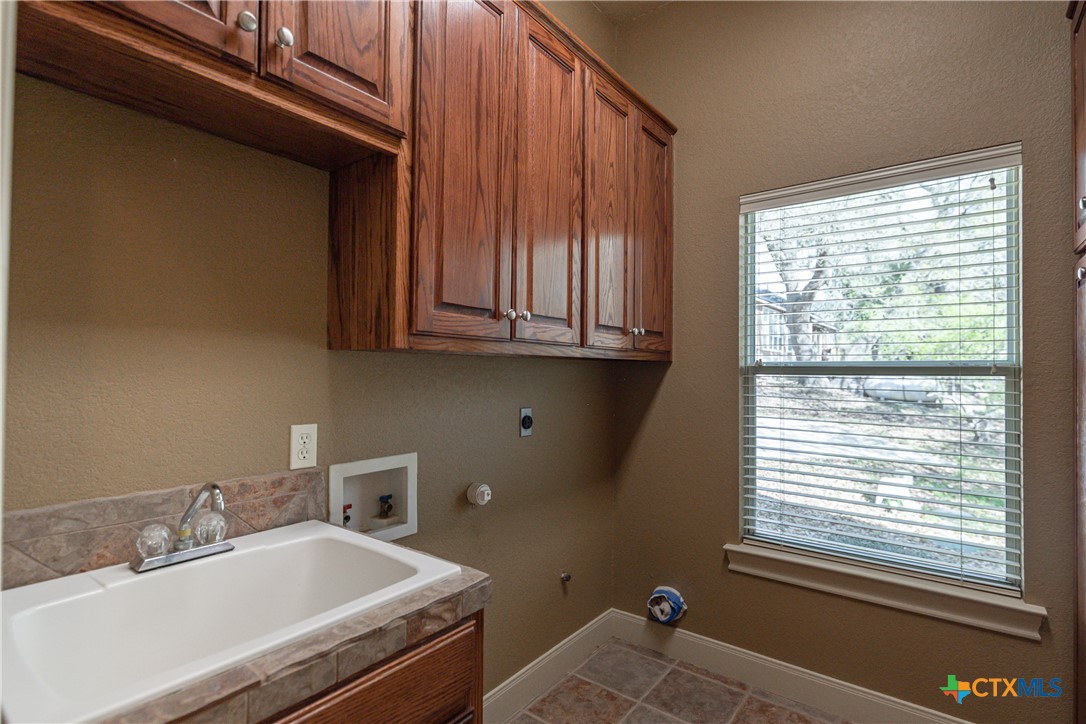 451 Winding View New Braunfels, TX 78132 - Photo 28 of 47 a bathroom with a sink and a window
