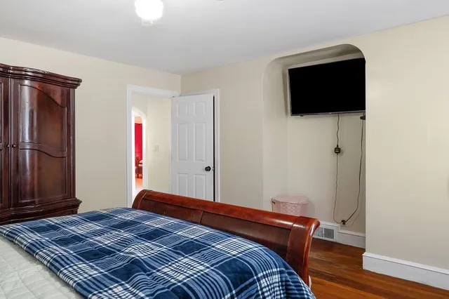 $579,000 | 400 Newport Avenue, Pawtucket, RI 02861