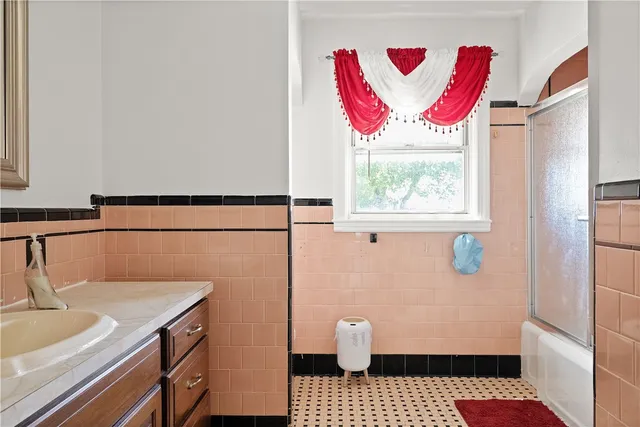 $579,000 | 400 Newport Avenue, Pawtucket, RI 02861