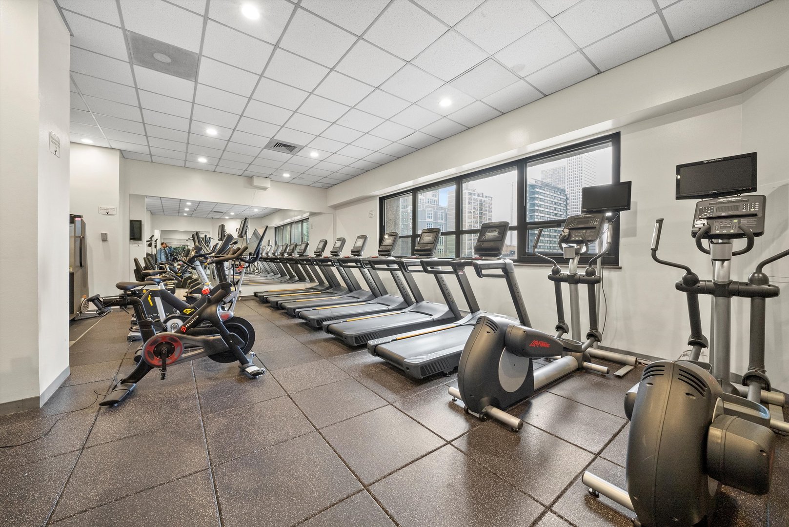 1030 North State Street, Unit 39A Chicago, IL 60610 - Photo 21 of 36 a view of a room with gym equipment